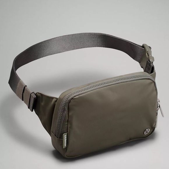 NWT [Lululemon] Large Everywhere Belt Bag in Grey Sage - Picture 4 of 4